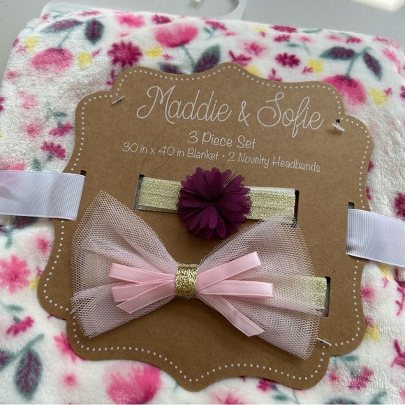 Maddie & Sofie Blanket 3 piece set Baby Blanket with Novelty Headbands New - Picture 3 of 6